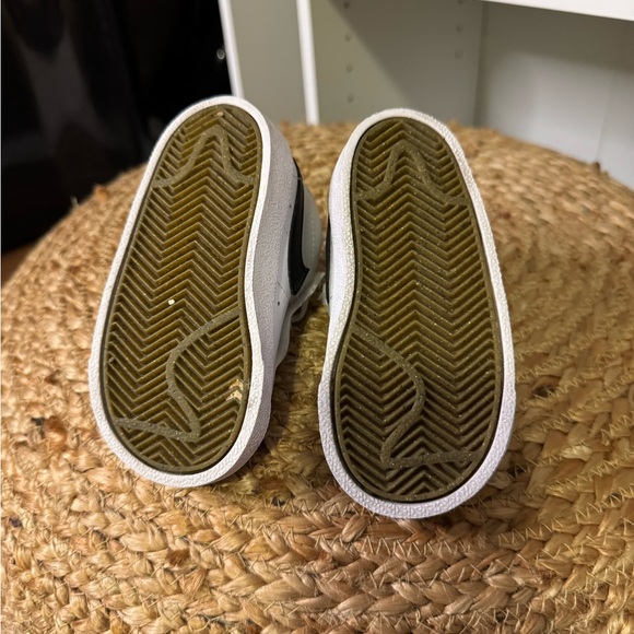 Nike Kids White and Black High-Top Sneakers - Picture 3 of 4